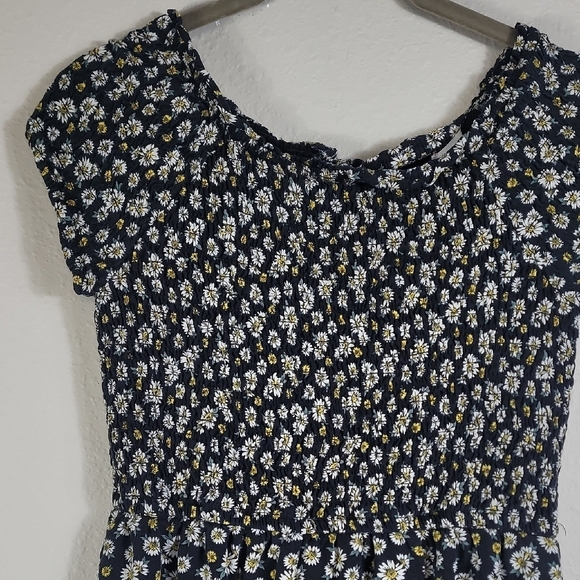 Abercrombie Kids Girls Smocked Daisies Dress Size 13/14 Open Back Off Shoulder - Picture 2 of 12